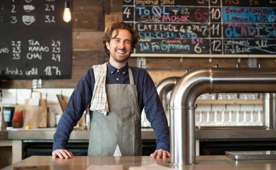 Jak hurtownie wpływają na rozwój lokalnych browarów kraftowych?