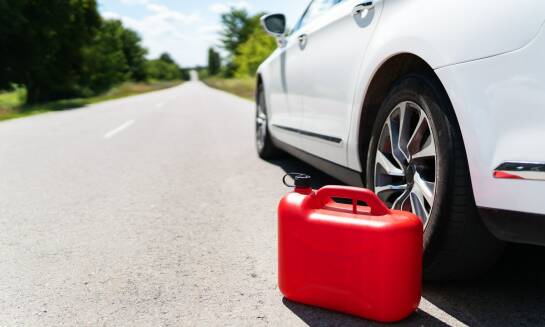 Jak pomoc drogowa wspiera kierowców w przypadku braku paliwa na trasie?