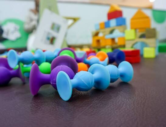 Zalety wynajmu kul ortopedycznych w porównaniu do zakupu