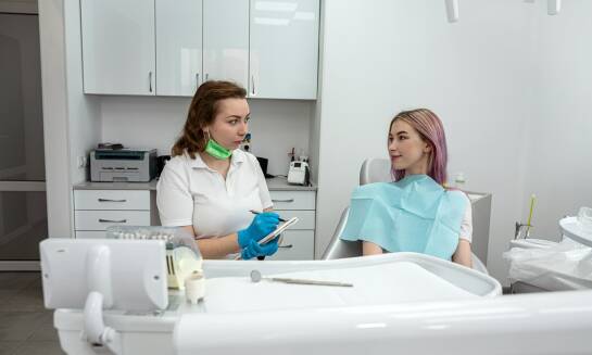 Protetyka stomatologiczna: jakie rozwiązania oferuje dentysta we Wrzeszczu?