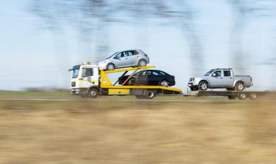 Jak działa całodobowa pomoc drogowa oferowana przez holowanie szczecin?