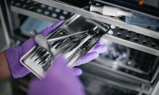 Chirurgia stomatologiczna: jak przebiega proces gojenia po zabiegu?