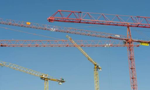 Dźwigi wieżowe a efektywność przenoszenia ciężkich materiałów na wysokość