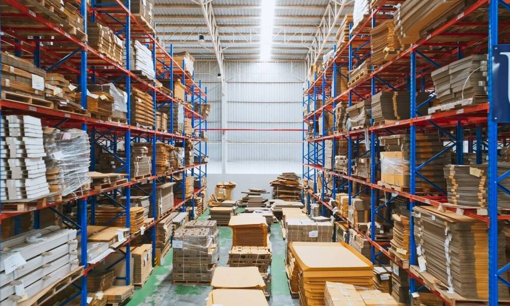 Optymalizacja przestrzeni magazynowej dzięki nadstawkom paletowym