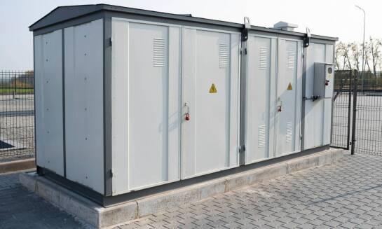 Dlaczego warto inwestować w kompozytowe obudowy dla urządzeń przemysłowych?