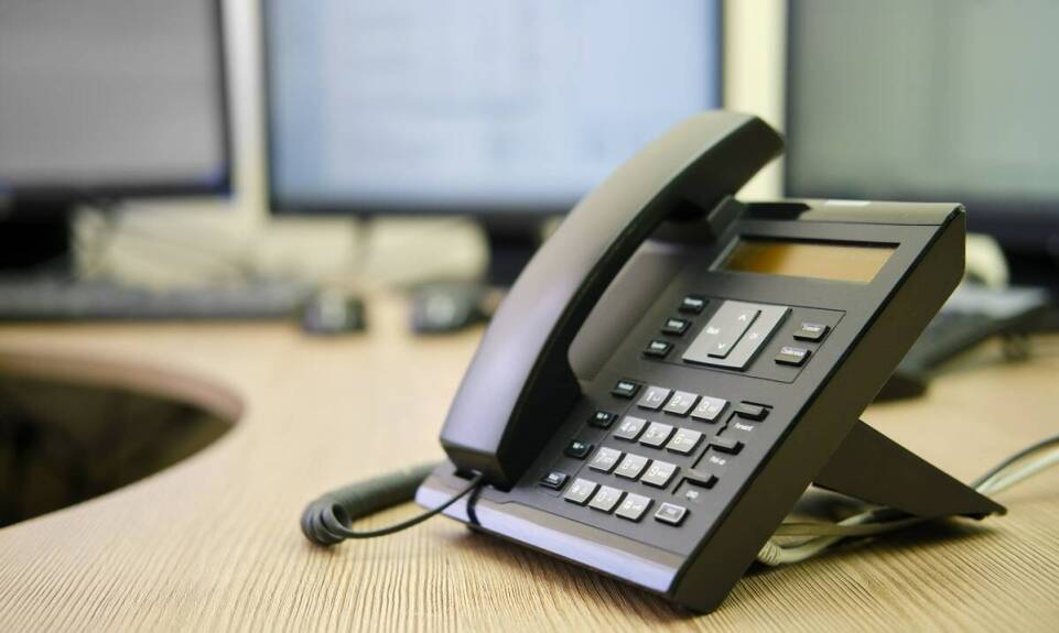 Jak zapewnić nieprzerwaną komunikację dzięki telefonom bezprzewodowym stacjonarnym o dużym zasięgu?