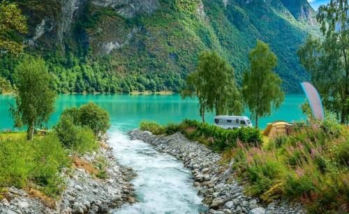 Szlaki turystyczne Norwegia – co warto zobaczyć podróżując kamperem?