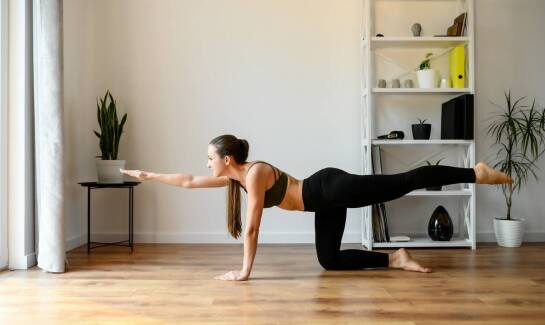 Joga stacjonarna czy online – co wybrać na początek?