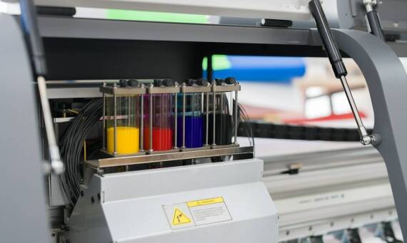 Nowoczesne technologie w produkcji koncentratów barwiących – co oferują?