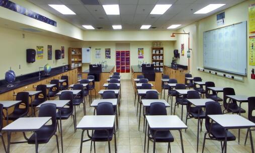 Jak często powinny odbywać się przeglądy ppoż w placówkach edukacyjnych?