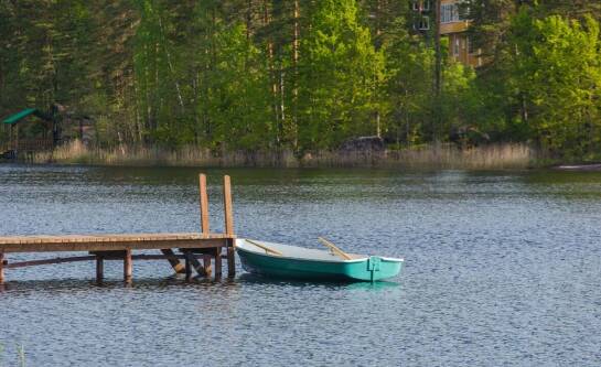 Jakie wsparcie techniczne oferuje firma podczas czarteru jachtów na Mazurach?