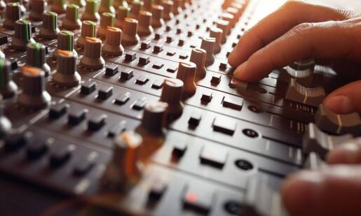 Dlaczego warto wybrać studio nagrań z doświadczeniem w produkcji reklam radiowych?