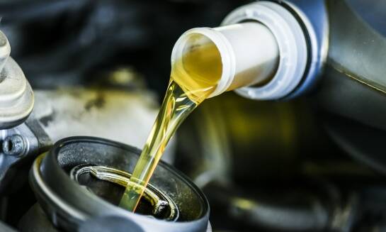 Poradnik: Jakie oleje silnikowe wybrać do jazdy miejskiej?