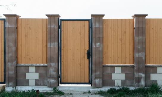 Wybór płotu do ogrodu – jak połączyć estetykę z praktycznością?