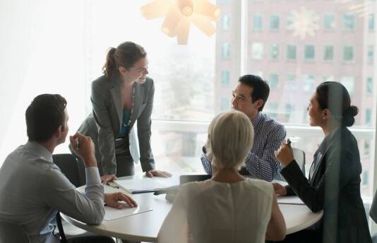 Jak zapewnić zgodność z przepisami prawa pracy dzięki usługom kancelarii?