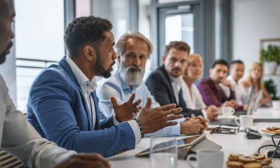 Jak umiejętność omawiania "płatnego urlopu po angielsku" wpływa na relacje zawodowe?