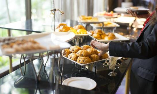 Zalety zamówienia cateringu śniadaniowego na spotkania biznesowe