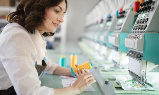 Nowoczesne techniki haftu na opaskach kosmetycznych – co warto znać?