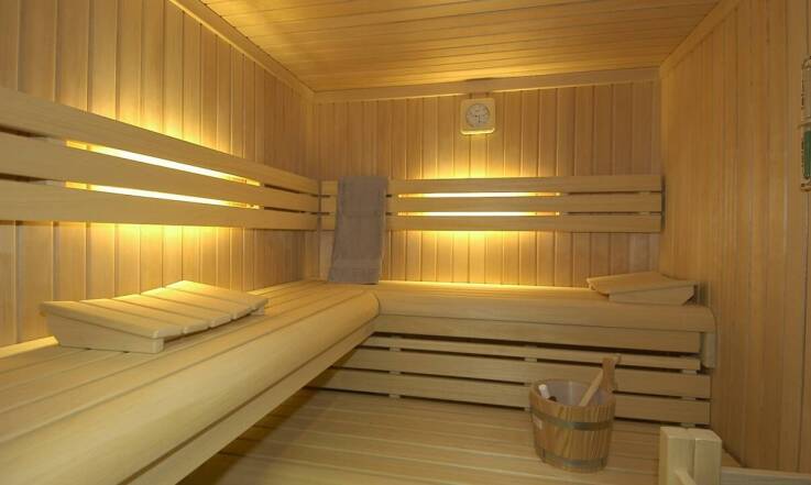 Wybór materiałów w projektowaniu saun – co warto uwzględnić?