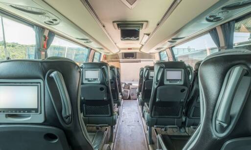 Jakie udogodnienia oferują pojazdy obsługujące trasy międzynarodowe?