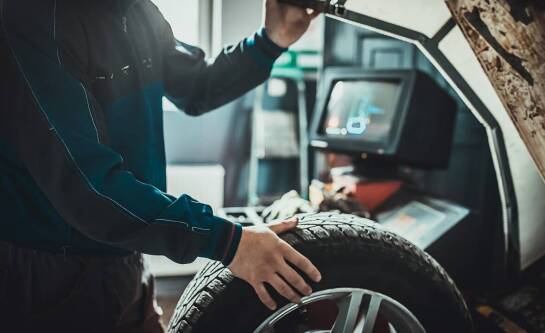 Jak serwis samochodowy wspiera długowieczność opon?