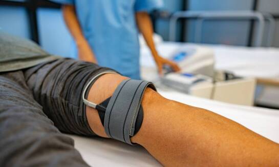 Wynajem szyny CPM – jakie są opcje dostosowania do indywidualnych potrzeb pacjenta?