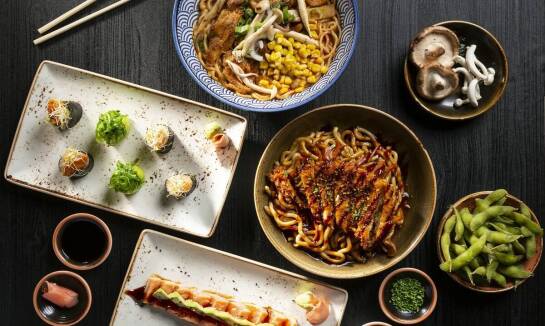 Sałatki i makarony w stylu azjatyckim – lekka alternatywa dla tradycyjnych potraw