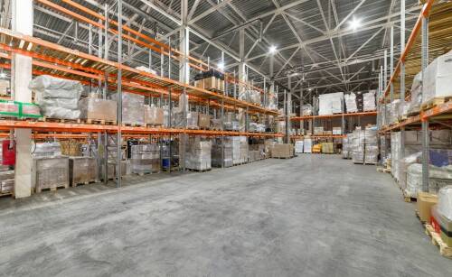 Praktyczne zastosowania przestrzeni magazynowej w logistyce e-commerce