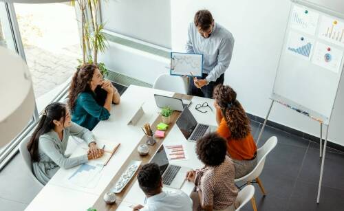 Outsourcing kadrowo-płacowy z biurem rachunkowym: Korzyści dla Twojej firmy