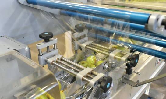 Jak wyroby z poliwęglanu wpływają na efektywność osłon maszynowych