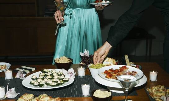 Kreatywne menu na imprezy firmowe – jak zaskoczyć gości?