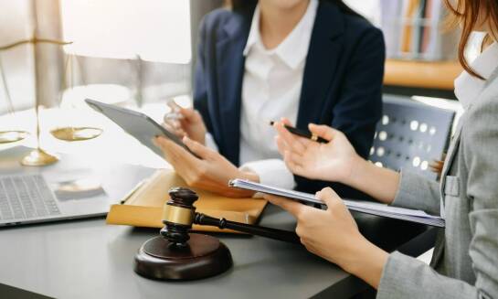 Prawne aspekty inwestycji w nowe technologie – jak kancelaria może pomóc?