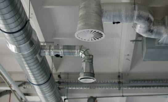 Jak automatyka chłodnicza optymalizuje działanie systemów klimatyzacyjnych?