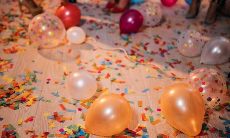 Najlepsze pomysły na imprezy tematyczne nad morzem