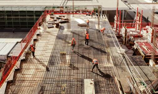 Zalety stosowania betonu towarowego w budownictwie infrastrukturalnym