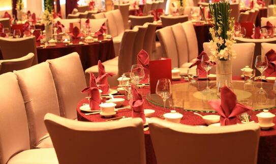 Jakie elementy są kluczowe przy planowaniu balu karnawałowego?