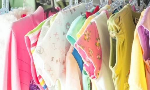 Metalowe wieszaki na ubrania dla dzieci - jak wybrać idealny model?