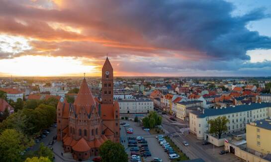 Gdzie znaleźć najlepsze jedzenie w Rewalu po intensywnym dniu na plaży?