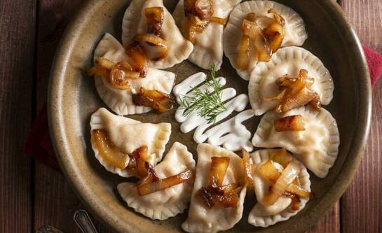 Z czym podawać pierogi z jagodami?