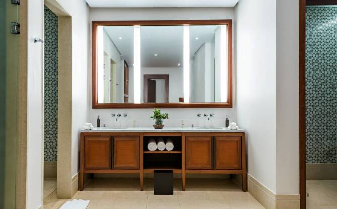 Nowoczesne i praktyczne bagażniki hotelowe - co wyróżnia najlepsze modele?