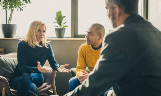 Wpływ transparentnej polityki kosztów na zadowolenie klientów agencji