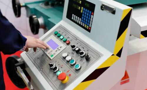 Bezpieczeństwo użytkowania prasy do wyciskania tulei – co warto wiedzieć?