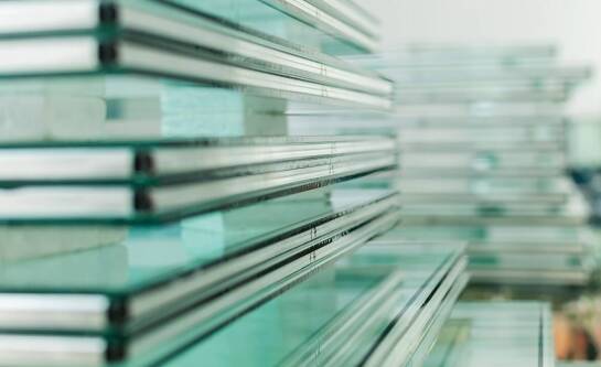 Czym jest szkło bezpieczne i jakie ma zastosowania