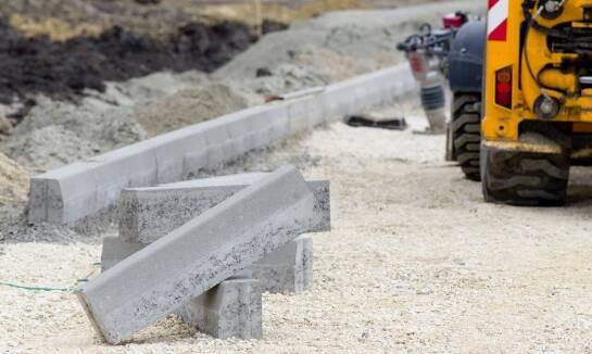 Zastosowanie krawężników betonowych w projektach drogowych