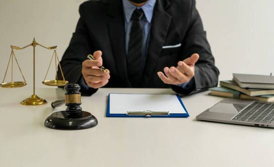 Odszkodowania za szkody majątkowe i niemajątkowe – jak adwokat wspiera klientów?