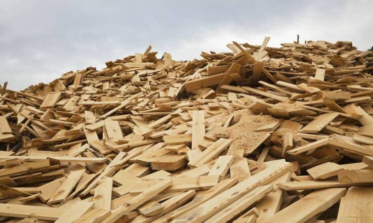 Przemysłowy recykling odpadów drewnianych a ochrona zasobów naturalnych