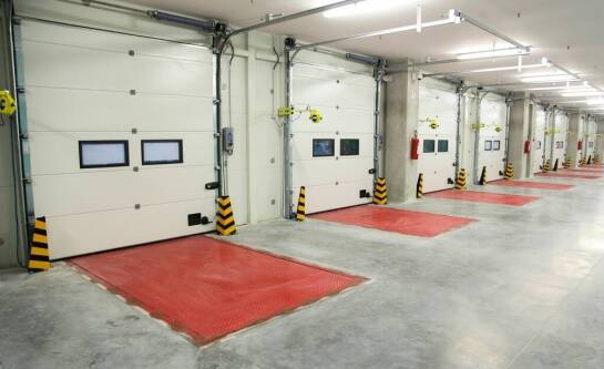 Jak dopasować odpowiednią bramę do warsztatu mechanicznego?