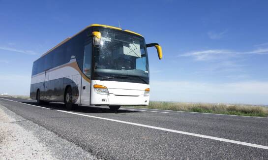 Rola systemu nawigacji w zapewnieniu płynnej podróży wynajętym autokarem