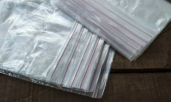 Porównanie worków foliowych z innymi opakowaniami plastikowymi