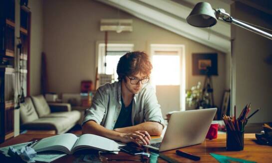 Internet domowy w Warszawie: Rola testów prędkości i konfiguracji sprzętu